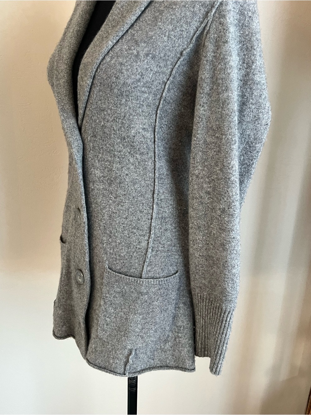 100% cashmere Cynthia Rowley Gray Shawl-Collar Button Front Cardigan - Picture 2 of 7